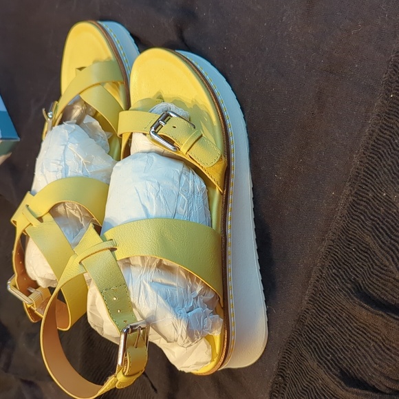 Franco Sarto cute summer sandals!  NWT 6W - Picture 2 of 5